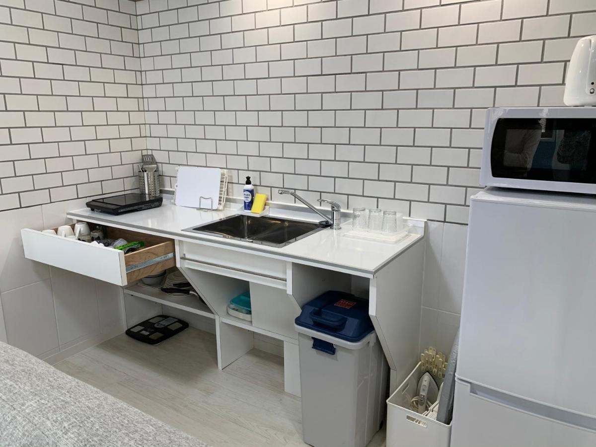 Maximum Of 21 People Can Be Rented In One Building 3 Minutes Walk To Tomari Port 10 Minutes Drive To The Airport No Parking Lot 30 Seconds Walk From Paid Parking Lot Warayunso Port City May Naha Exteriér fotografie